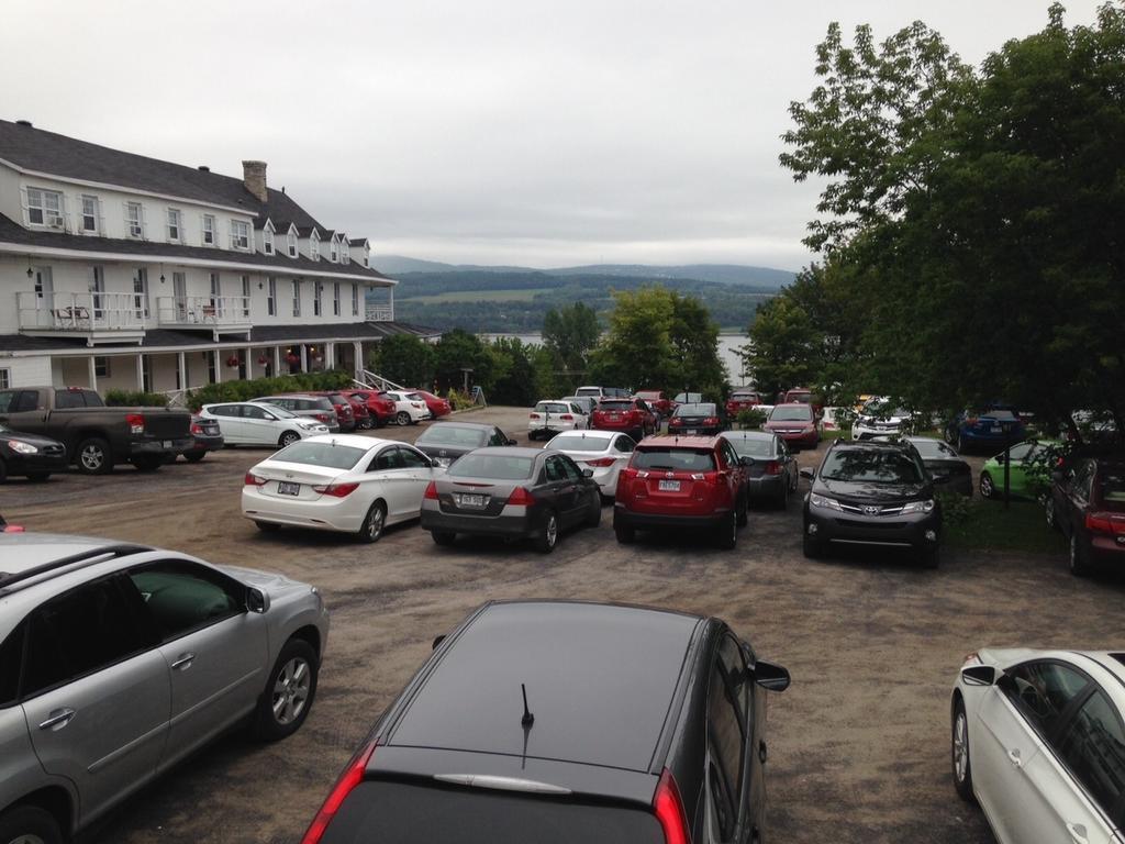 Le Manoir Charlevoix Motel La Malbaie Exterior photo